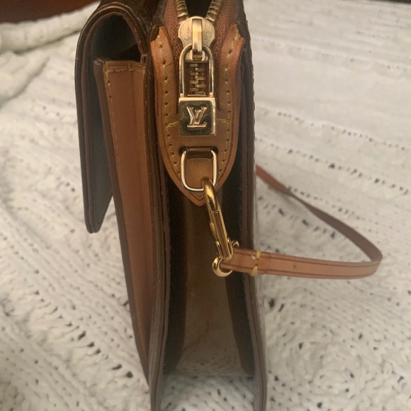 Genuine Louis Vuittion Small Vernis Purse - Picture 4 of 16